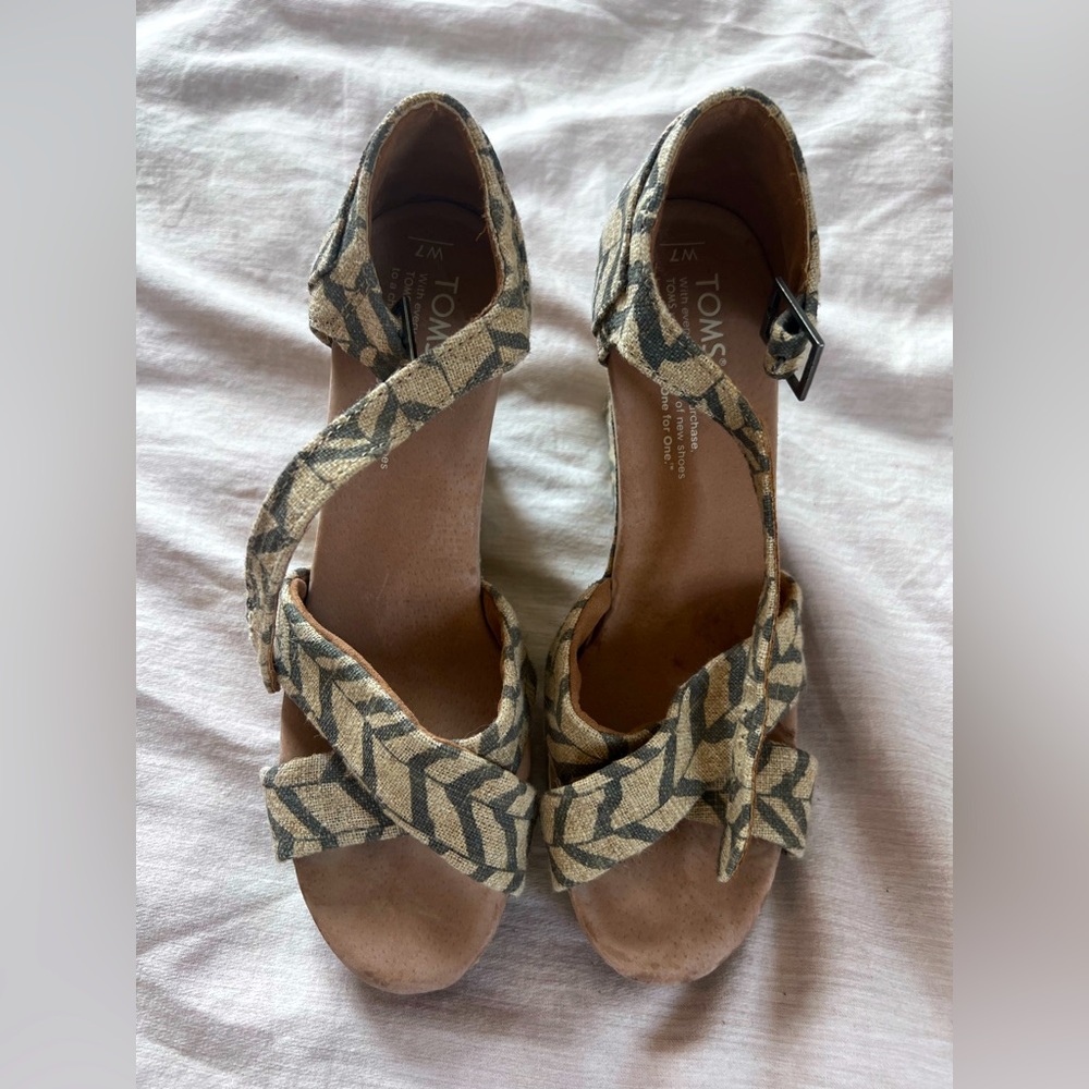 Toms patterned wedge 7